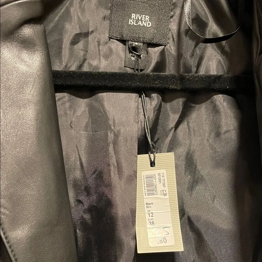 River Island Black Cropped faux Leather Jacket - Picture 2 of 3